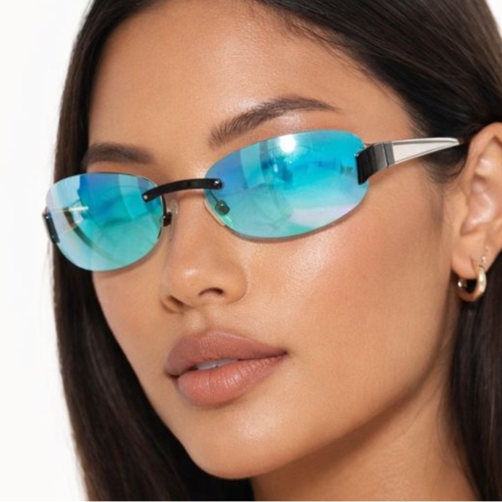 CHANEL Rare Iridescent Blue Vintage CC Logo Sunglasses